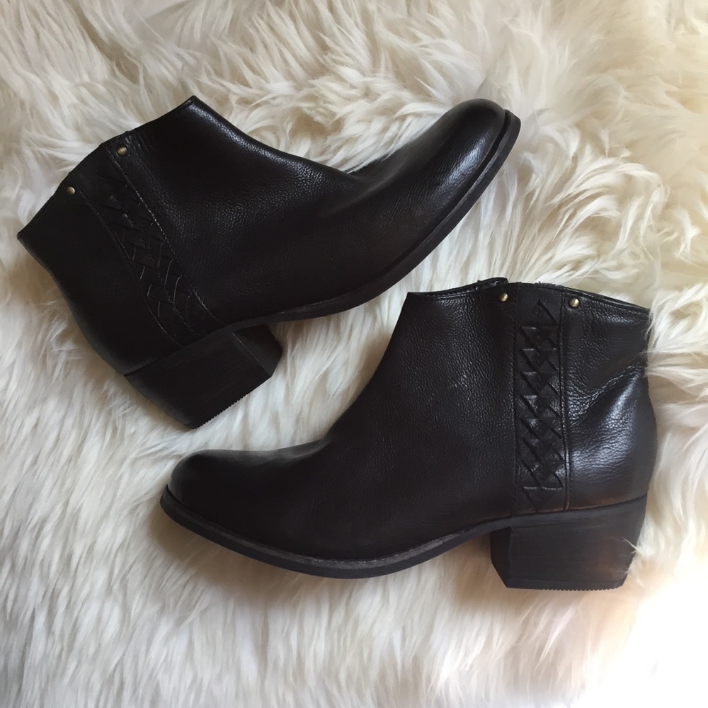 Clark’s Maypearl Fawn Black Leather Ankle Boots